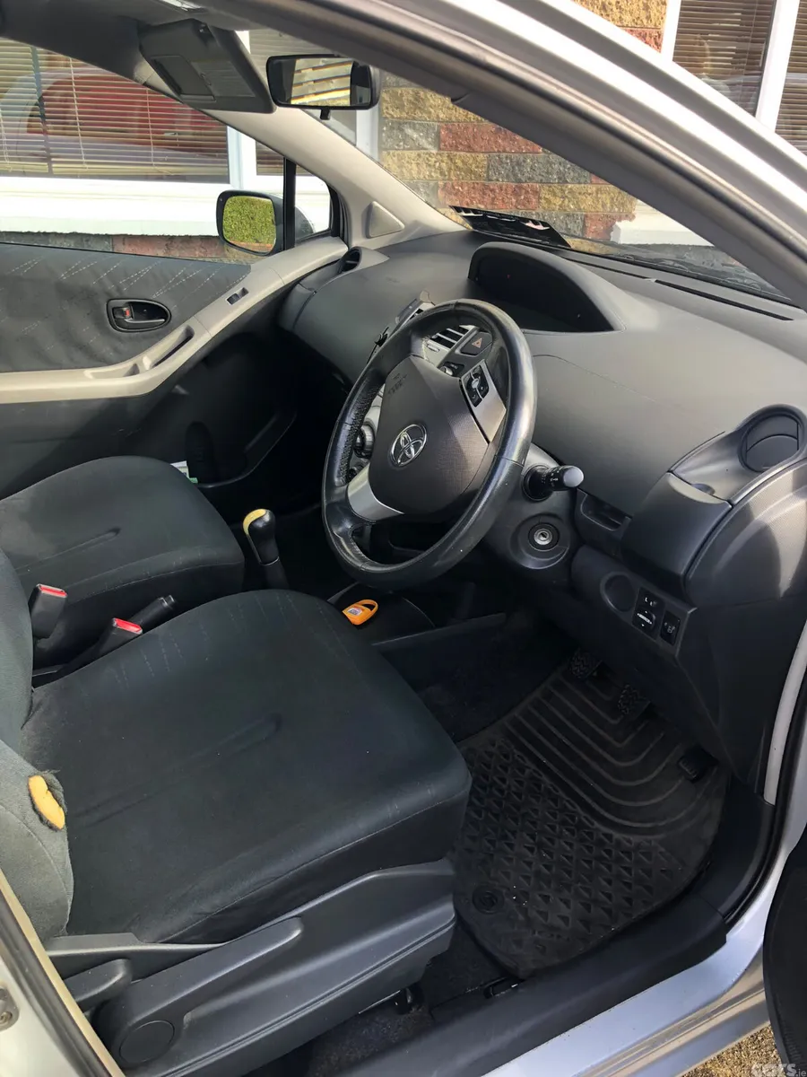 Toyota Yaris Hatchback, Petrol, 2006, Silver