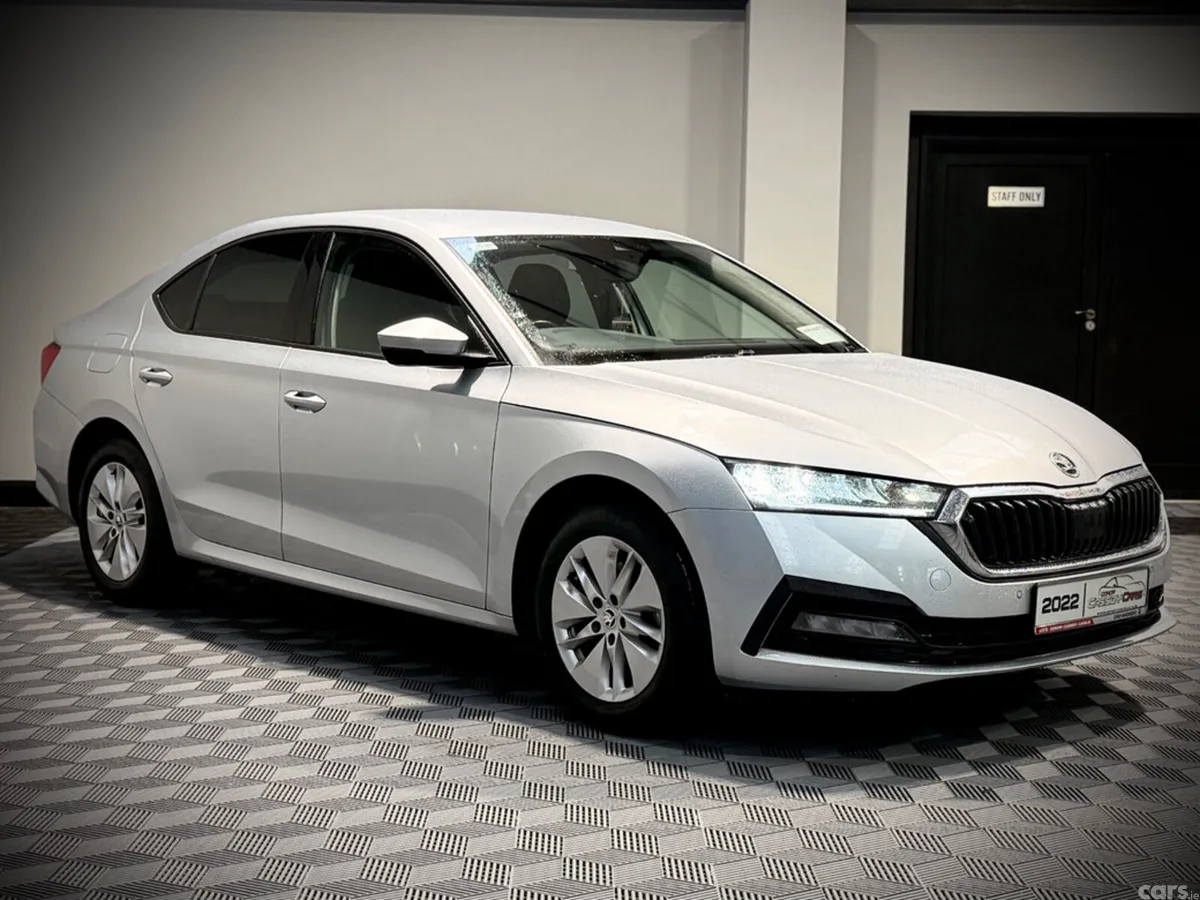 Skoda Octavia Hatchback, Diesel, 2022, Silver