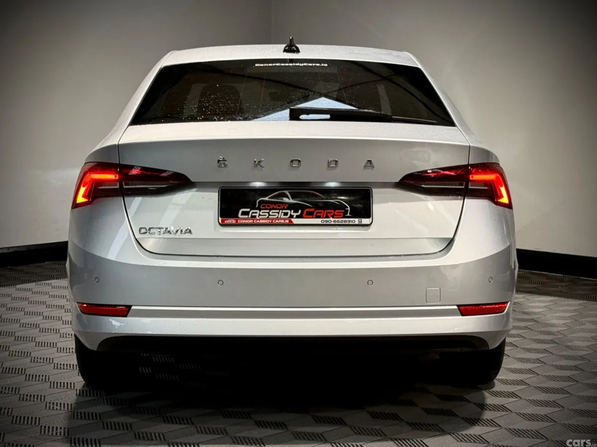 Skoda Octavia Hatchback, Diesel, 2022, Silver