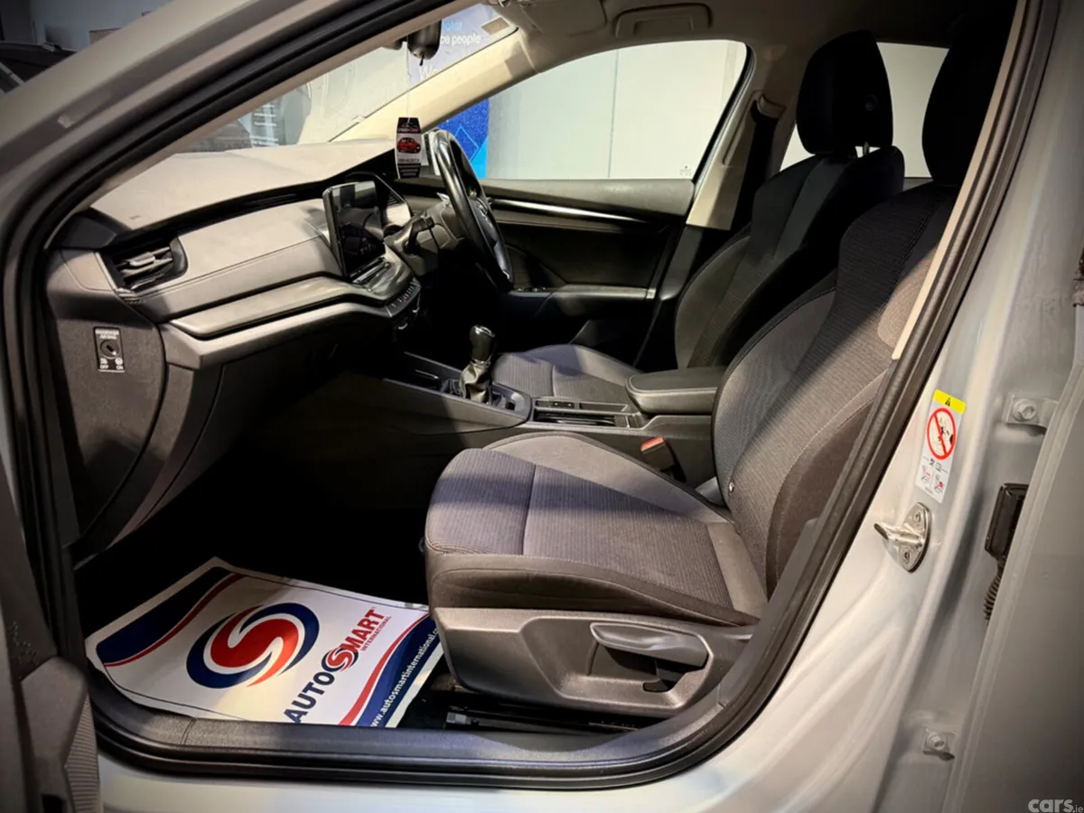 Skoda Octavia Hatchback, Diesel, 2022, Silver
