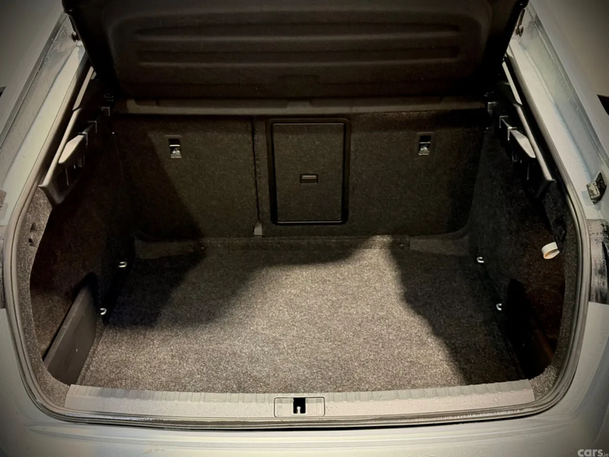 Skoda Octavia Hatchback, Diesel, 2022, Silver