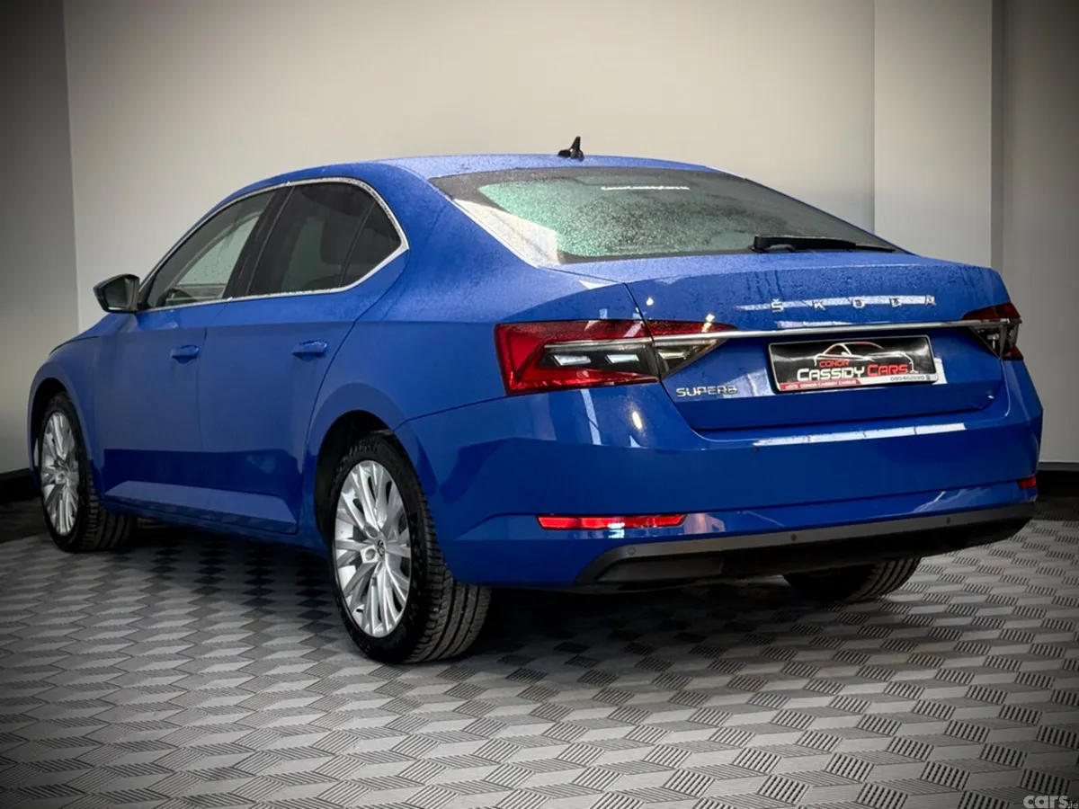 Skoda Superb Hatchback, Diesel, 2024, Blue
