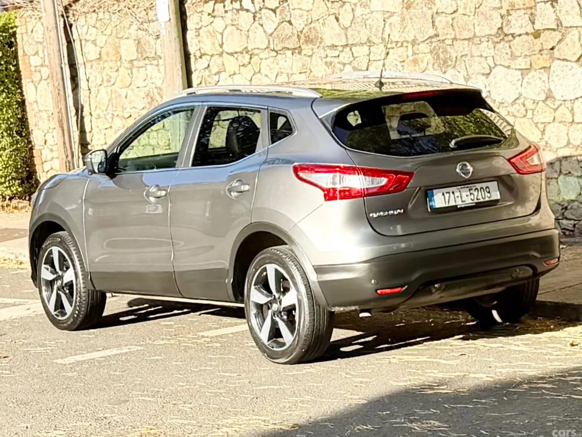 Nissan Qashqai SUV, Diesel, 2017, Grey