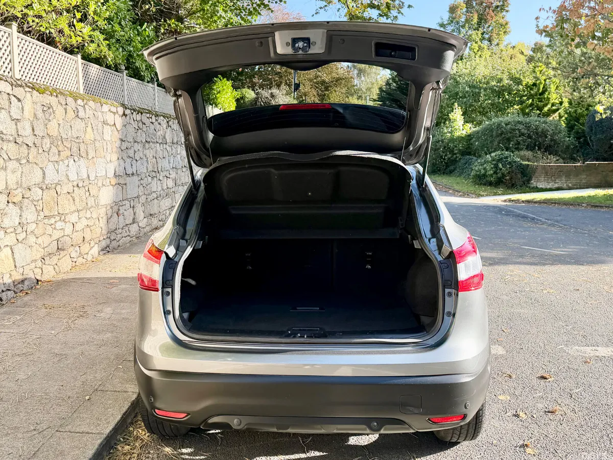 Nissan Qashqai SUV, Diesel, 2017, Grey