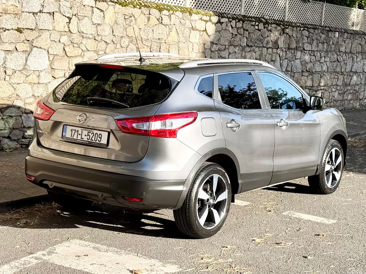 Nissan Qashqai SUV, Diesel, 2017, Grey
