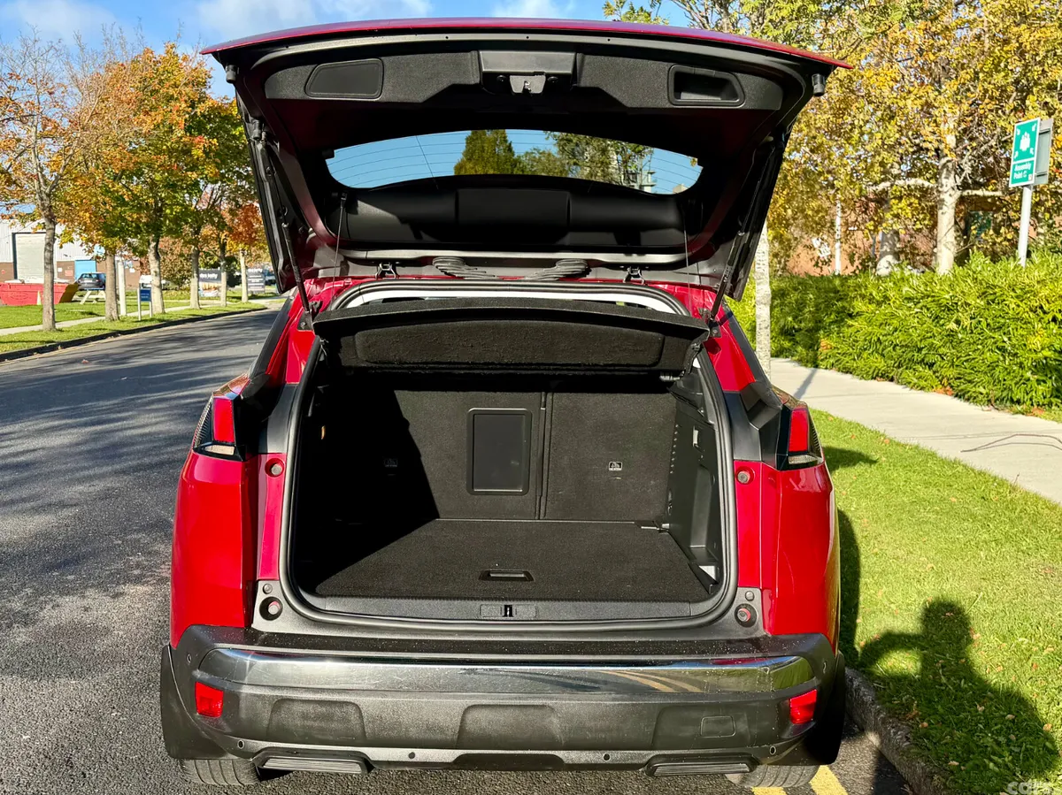 Peugeot 3008 MPV, Diesel, 2020, Red