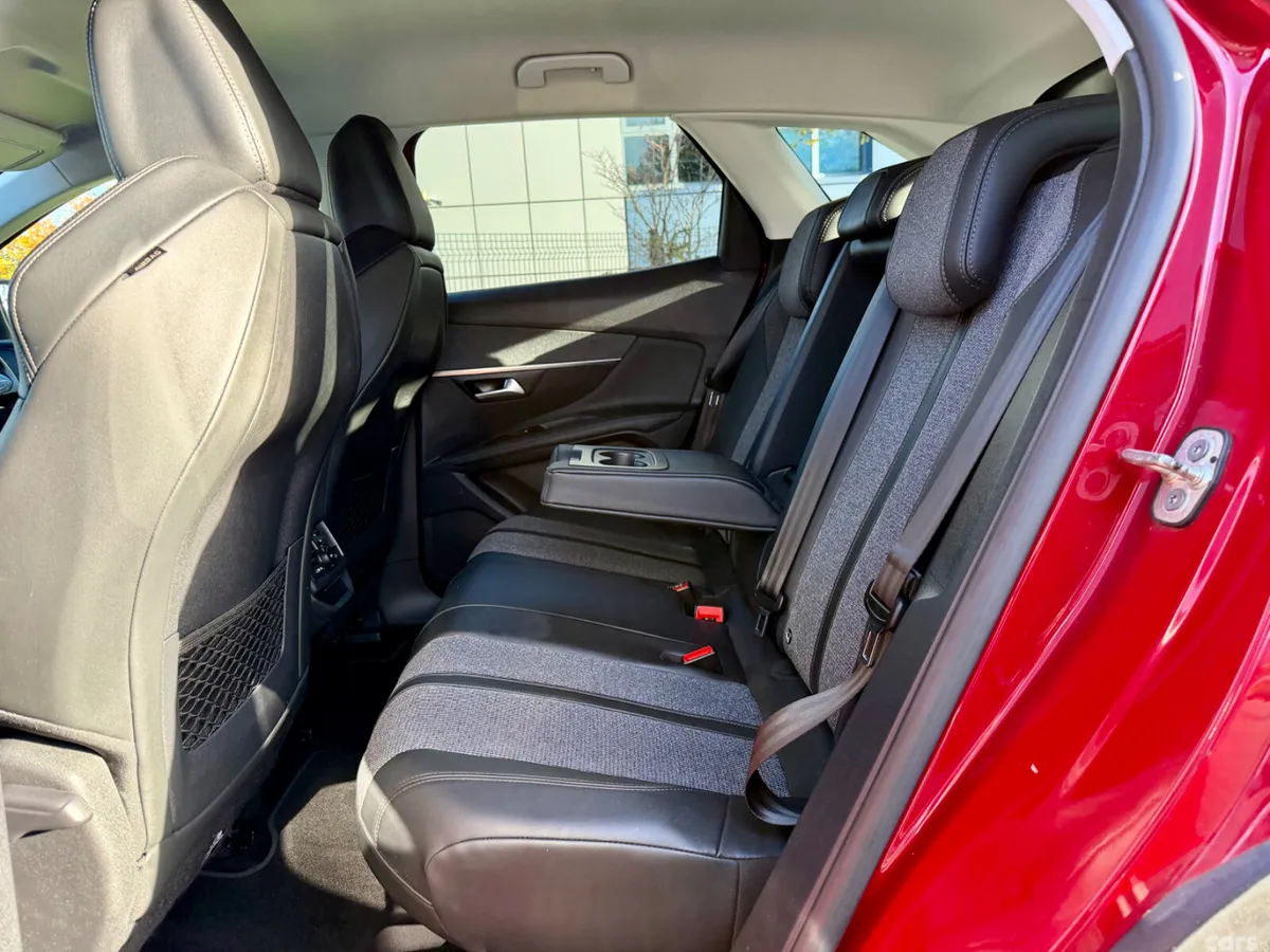 Peugeot 3008 MPV, Diesel, 2020, Red