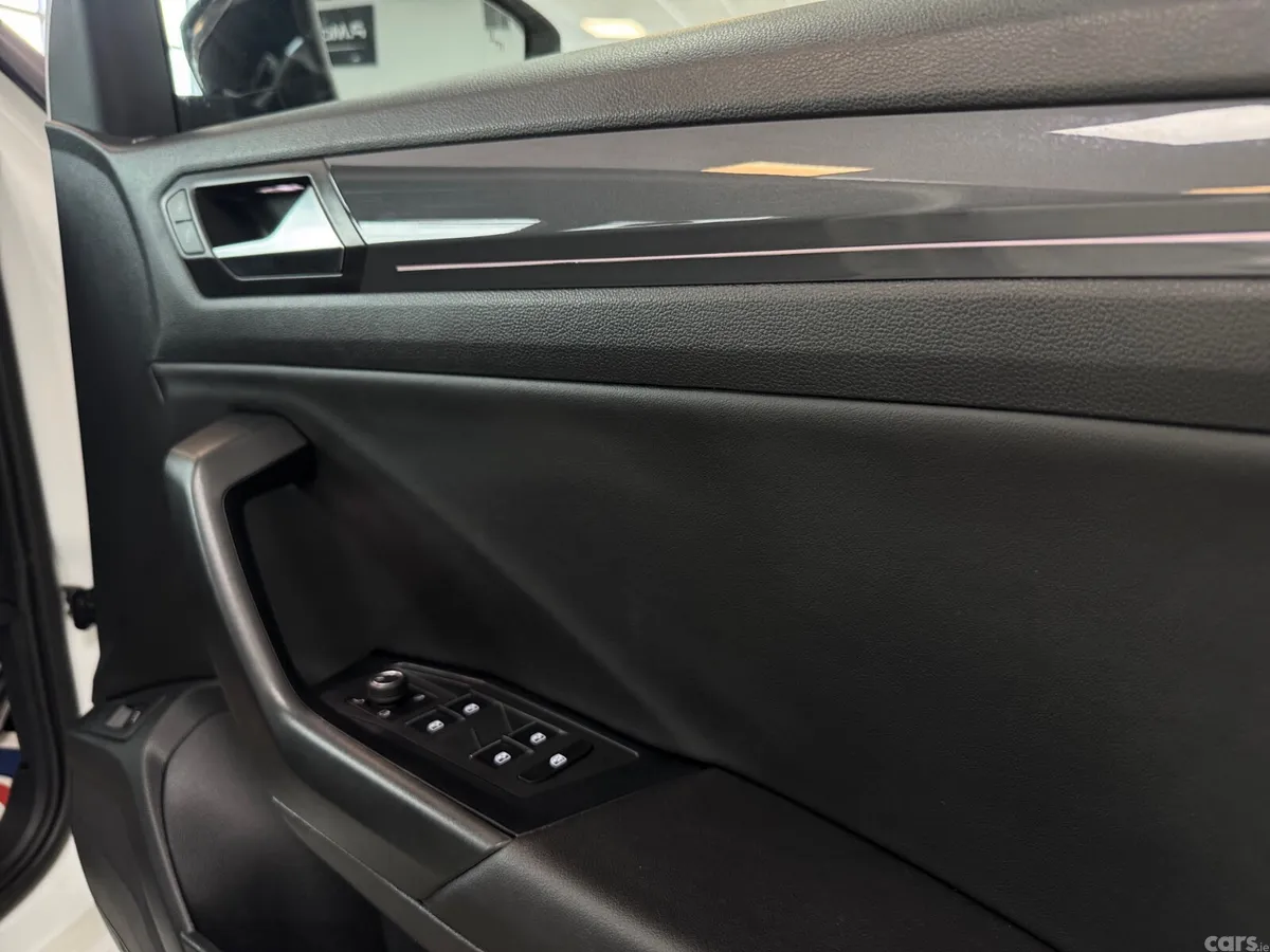Volkswagen T-Roc SUV, Diesel, 2022, White