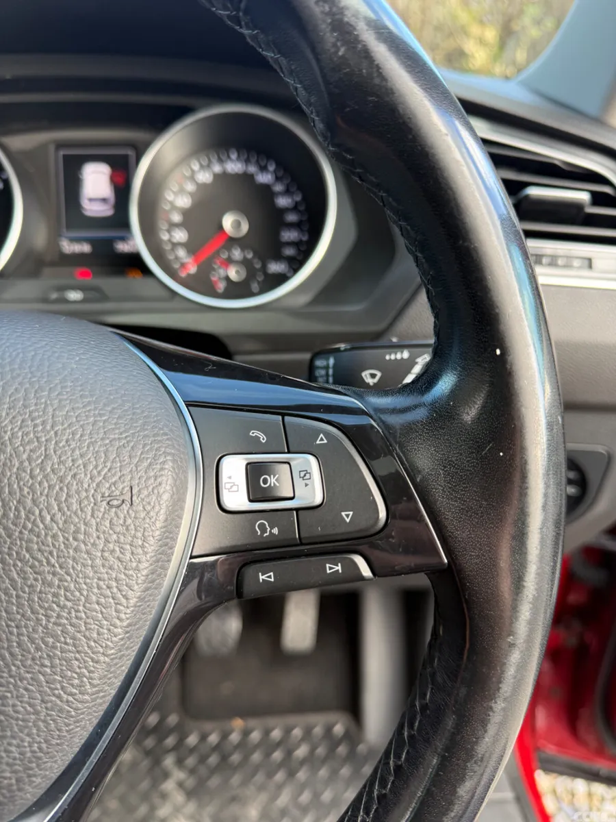 Volkswagen Tiguan SUV, Diesel, 2017, Red