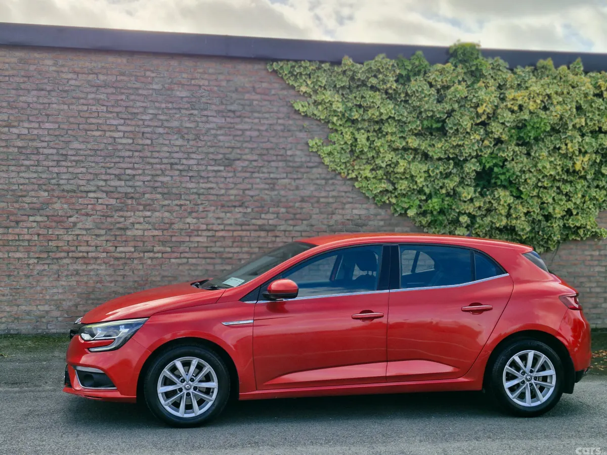 Renault Megane Hatchback, Diesel, 2017, Red