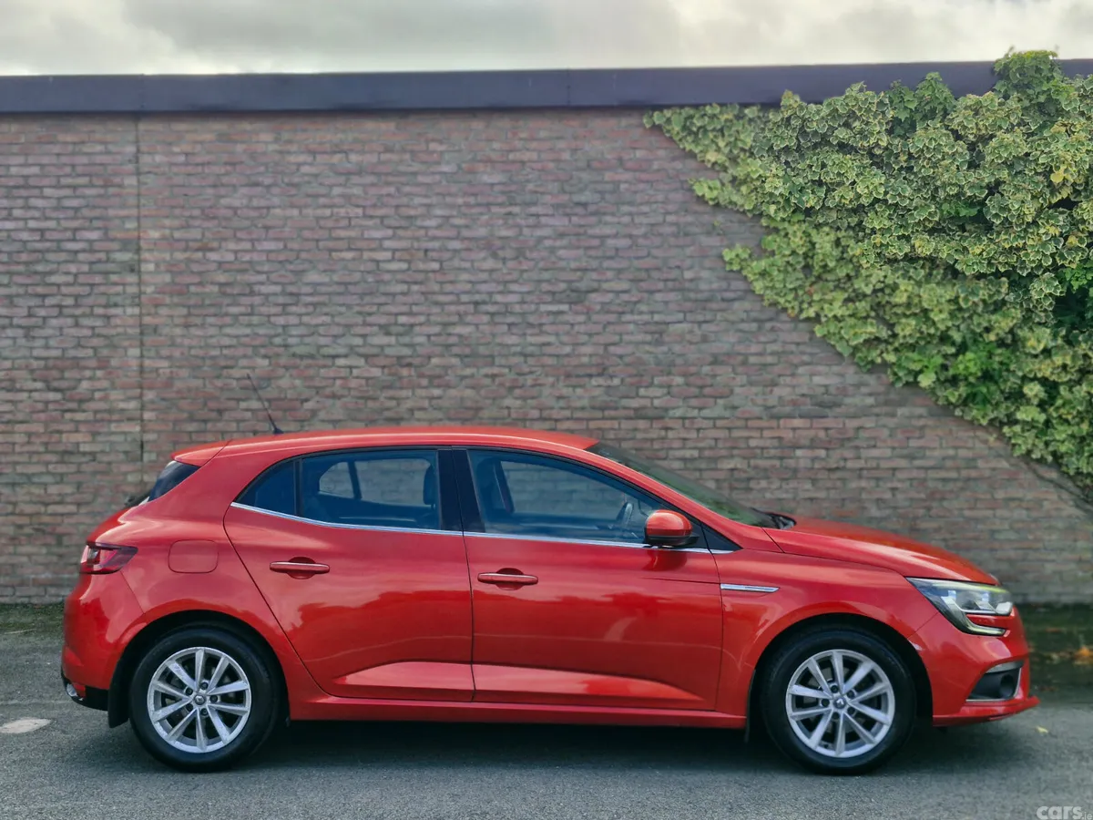 Renault Megane Hatchback, Diesel, 2017, Red
