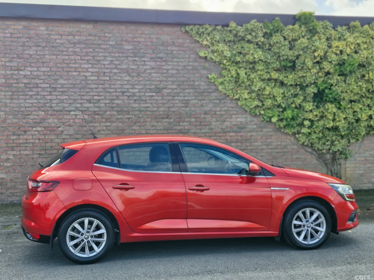 Renault Megane Hatchback, Diesel, 2017, Red