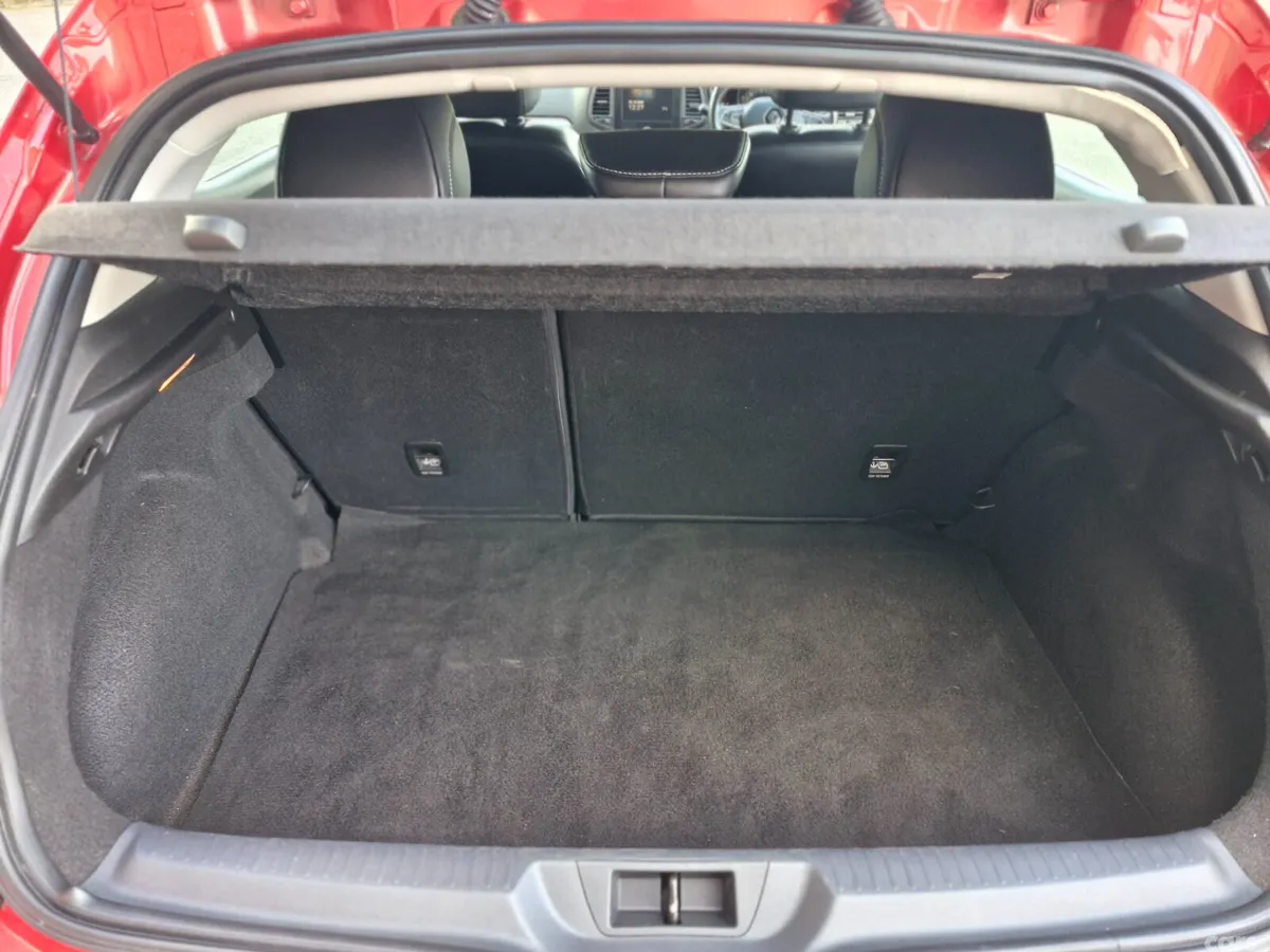 Renault Megane Hatchback, Diesel, 2017, Red