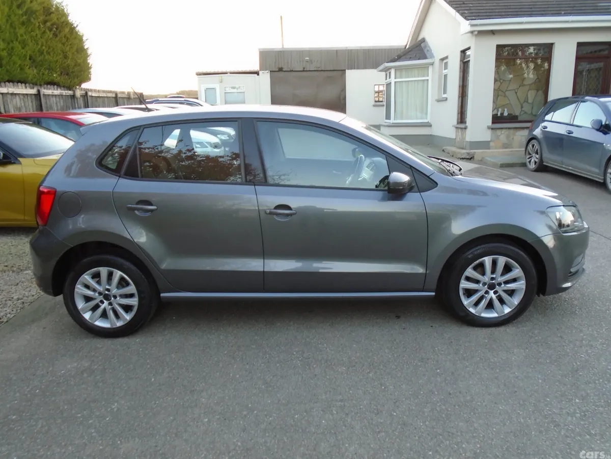 Volkswagen Polo Hatchback, Petrol, 2015, Grey