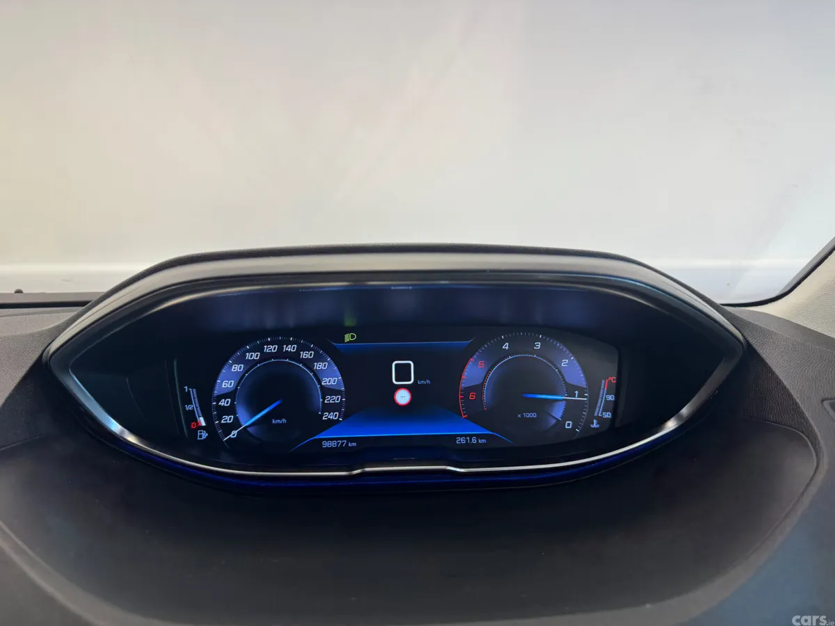 Peugeot 3008 MPV, Diesel, 2020, Red