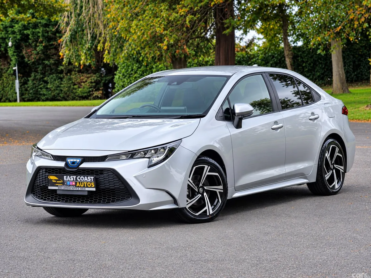 Toyota Corolla Saloon, Petrol Hybrid, 2021, Silver