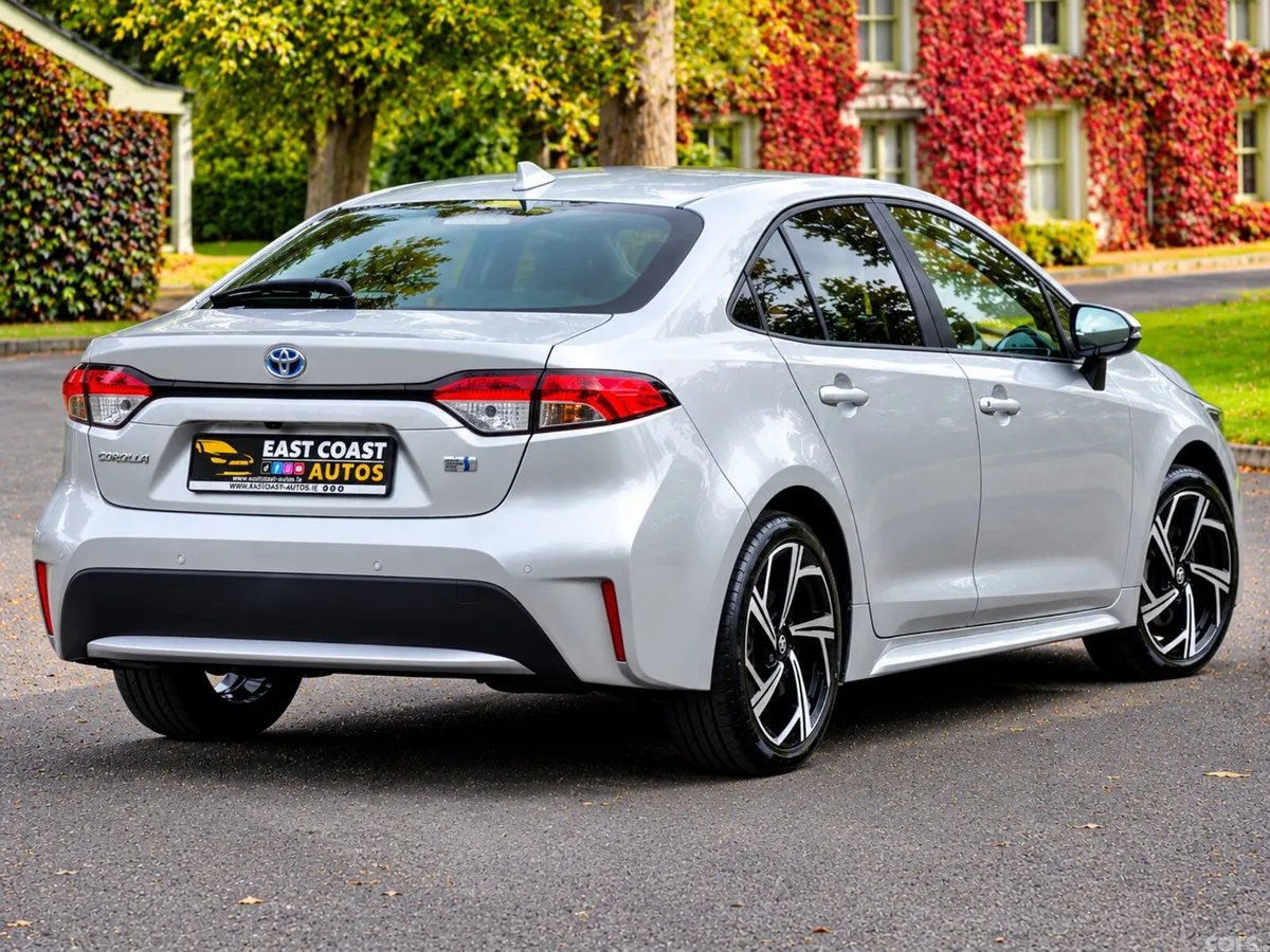 Toyota Corolla Saloon, Petrol Hybrid, 2021, Silver