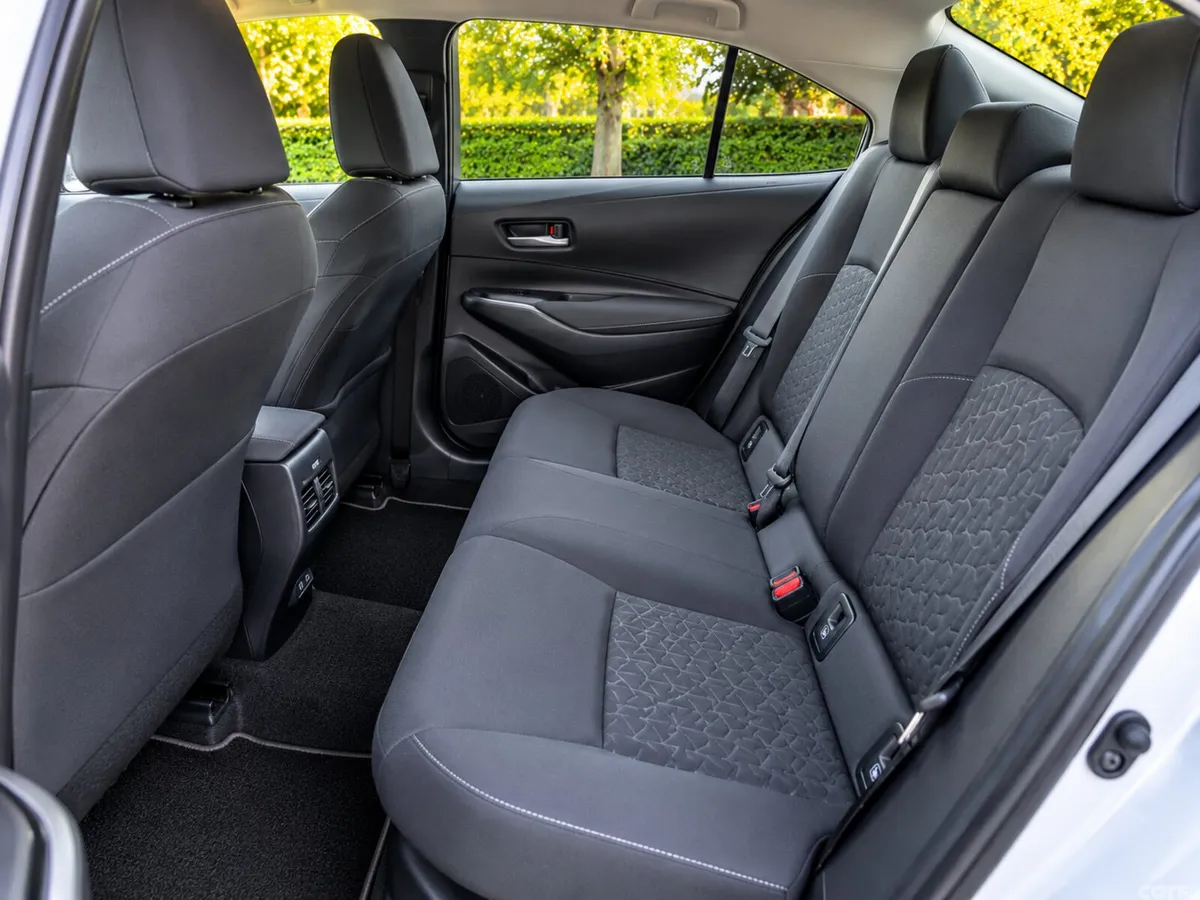 Toyota Corolla Saloon, Petrol Hybrid, 2021, Silver