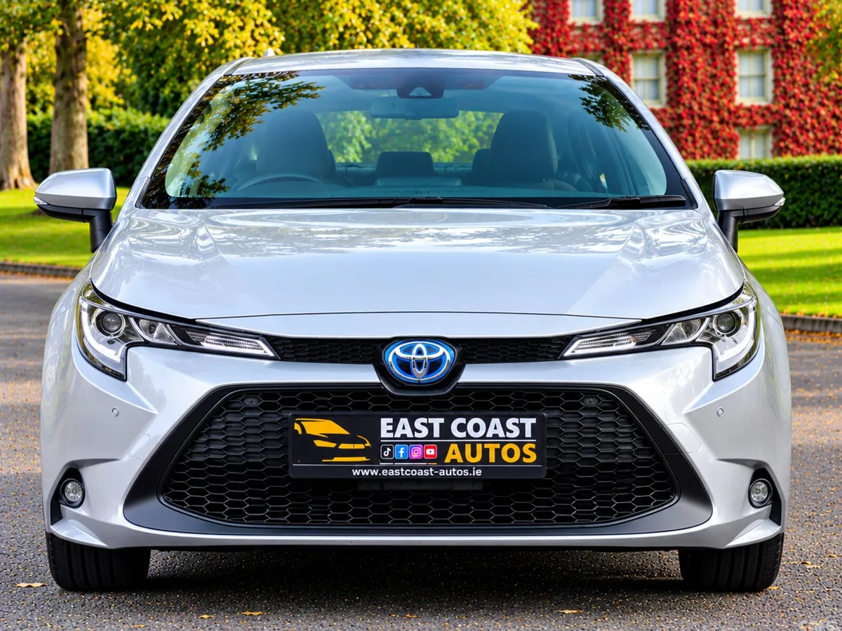 Toyota Corolla Saloon, Petrol Hybrid, 2021, Silver
