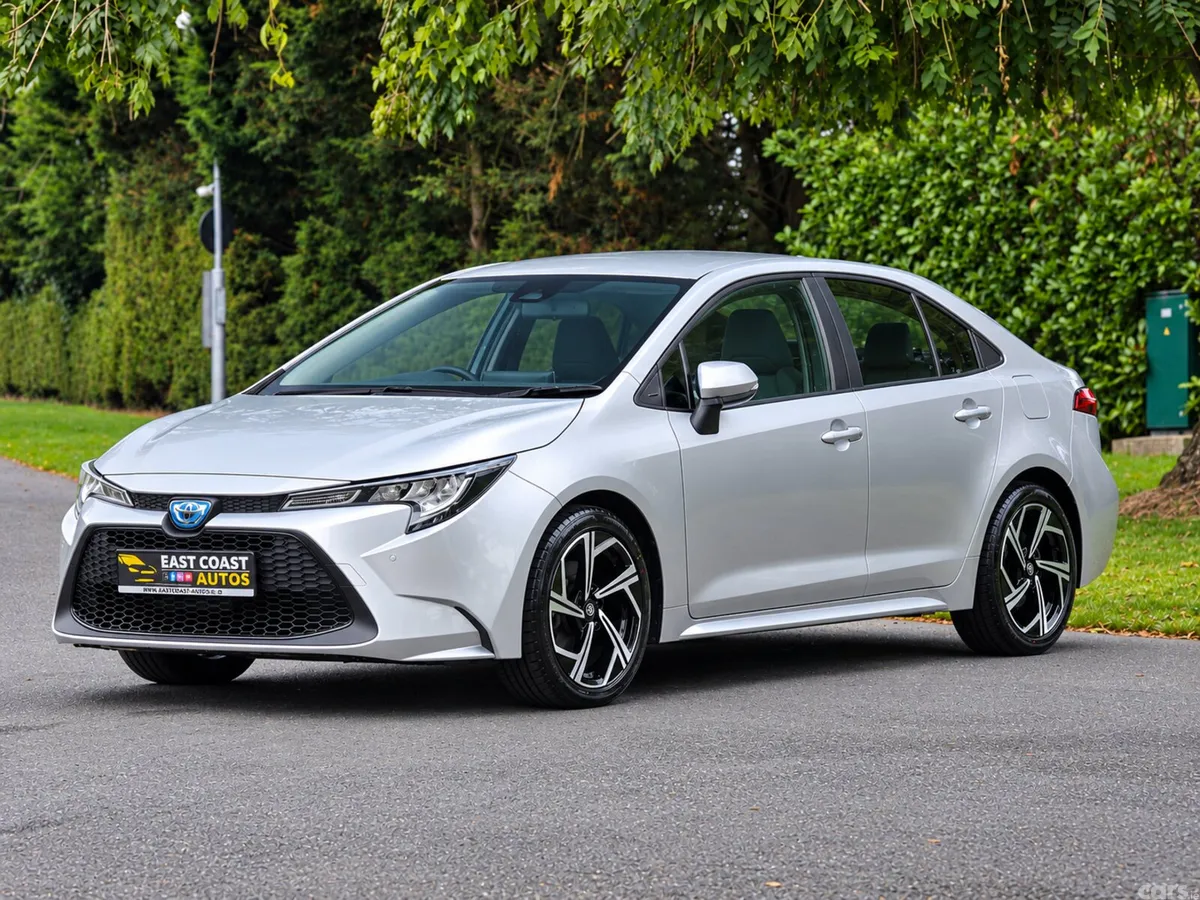 Toyota Corolla Saloon, Petrol Hybrid, 2021, Silver