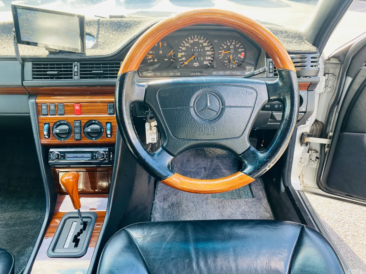 Mercedes-Benz E-Class Estate, Petrol, 1995, Silver
