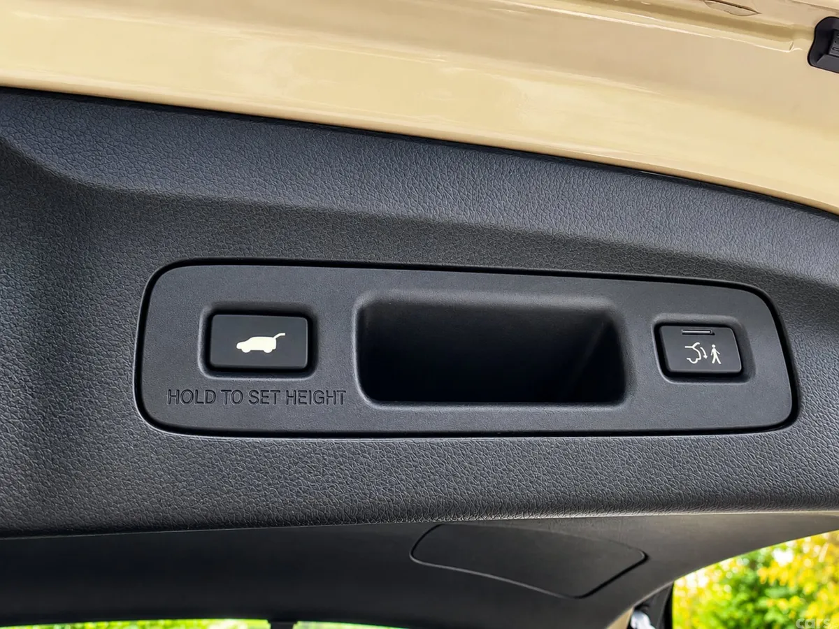 Honda Vezel SUV, Petrol Hybrid, 2022, Beige