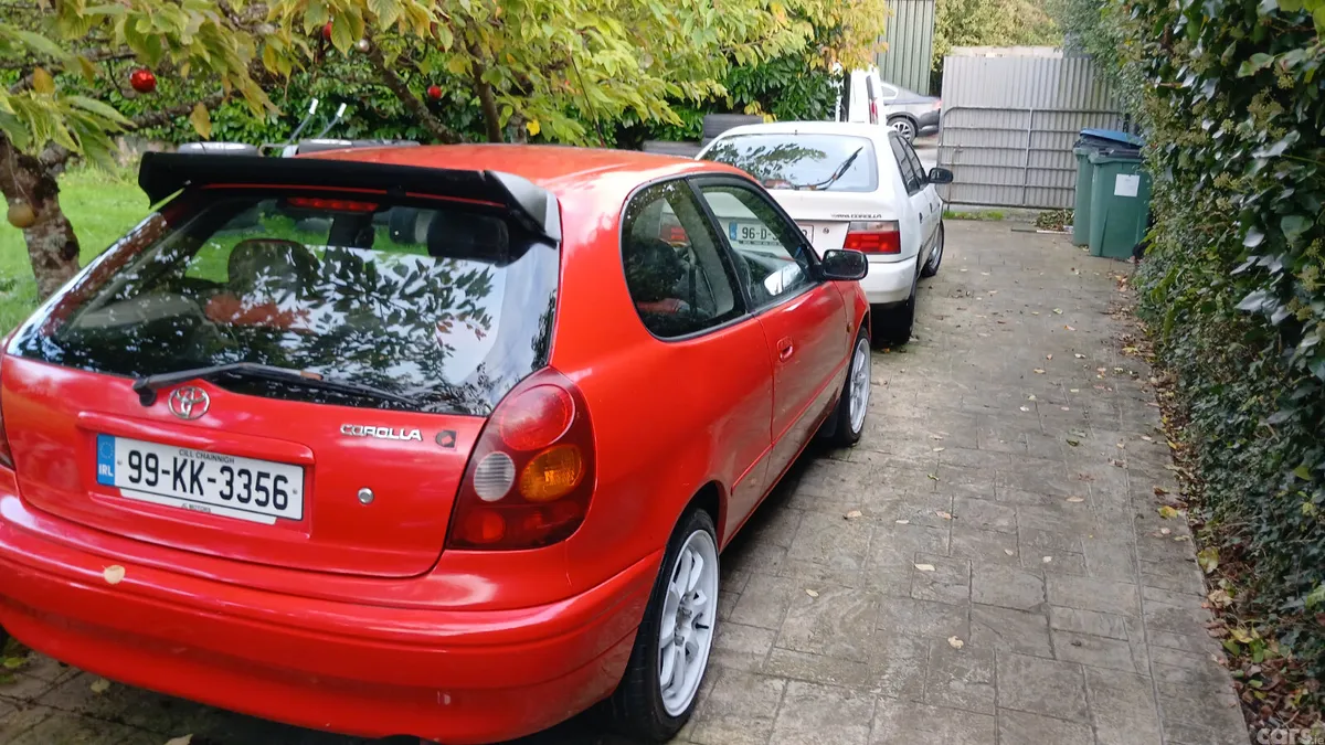 Toyota Corolla Hatchback, Petrol, 1999, Red