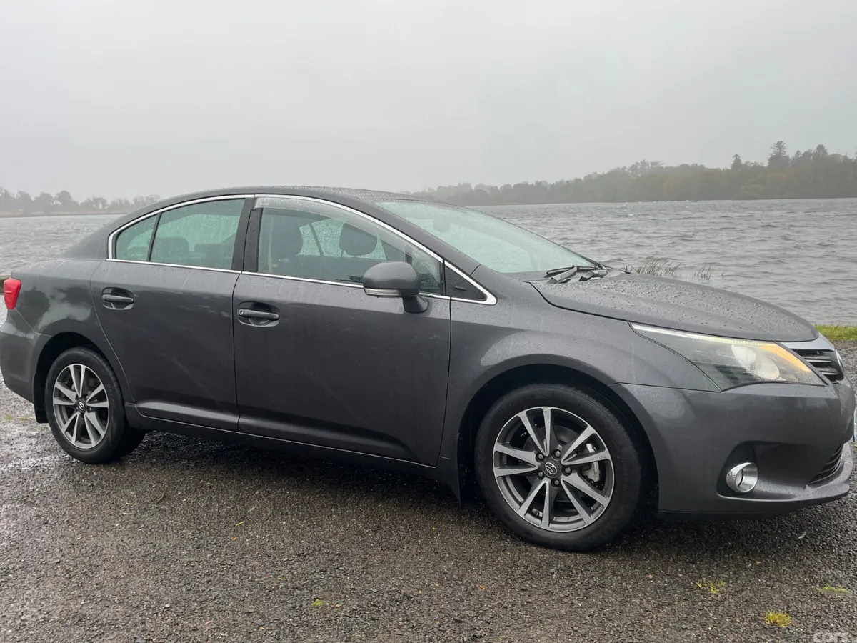 Toyota Avensis Saloon, Diesel, 2015, Grey