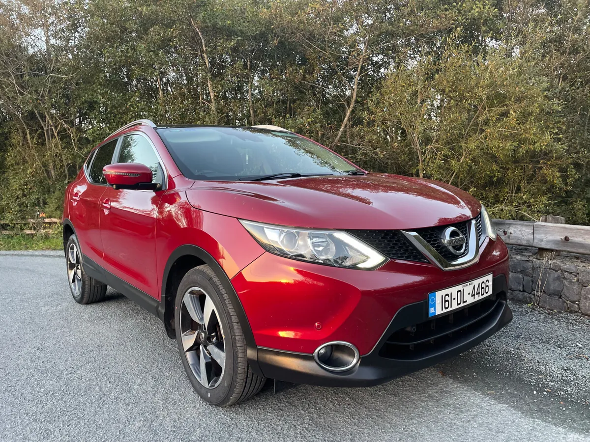 Nissan Qashqai Hatchback, Diesel, 2016, Red