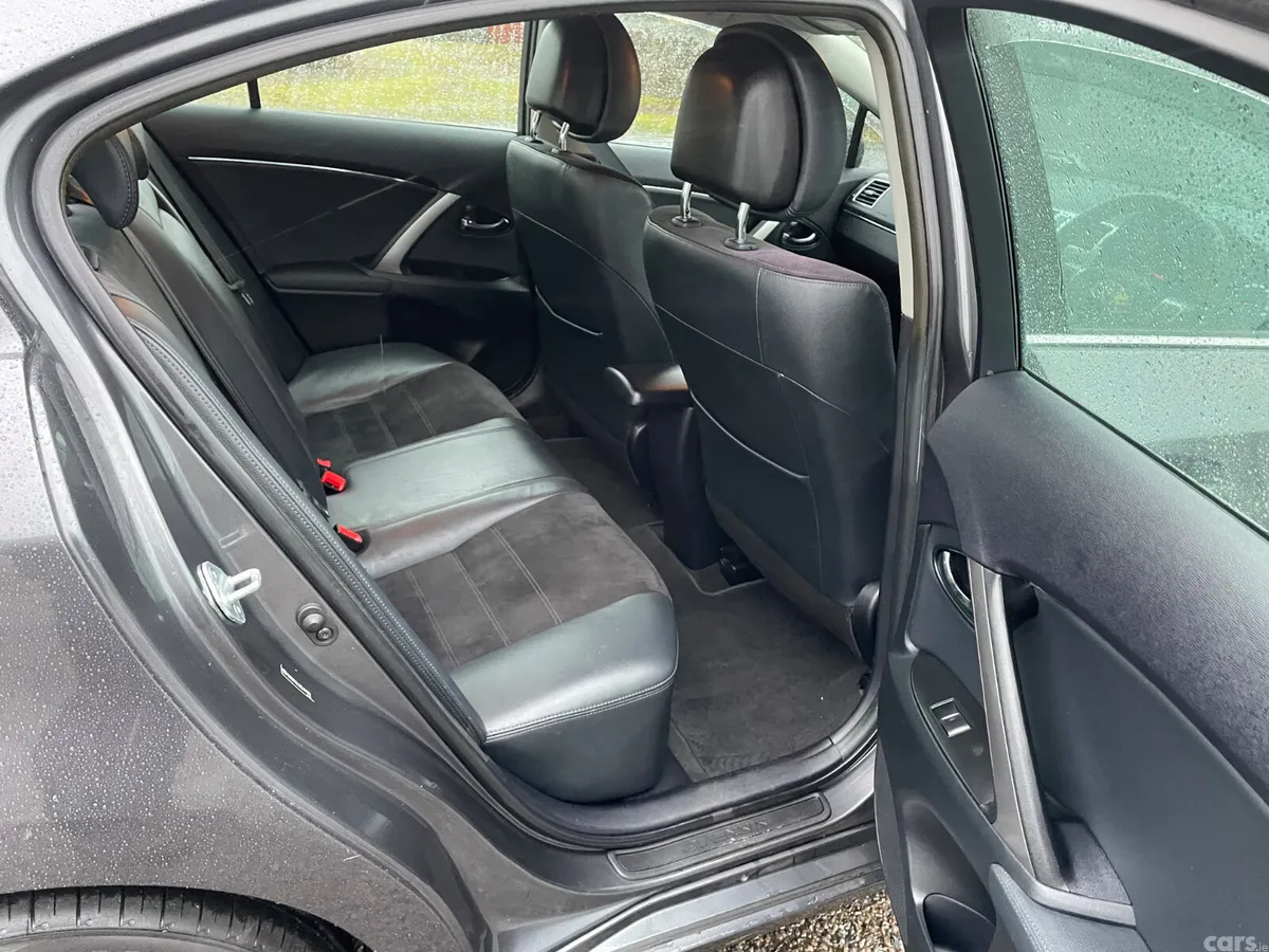 Toyota Avensis Saloon, Diesel, 2015, Grey
