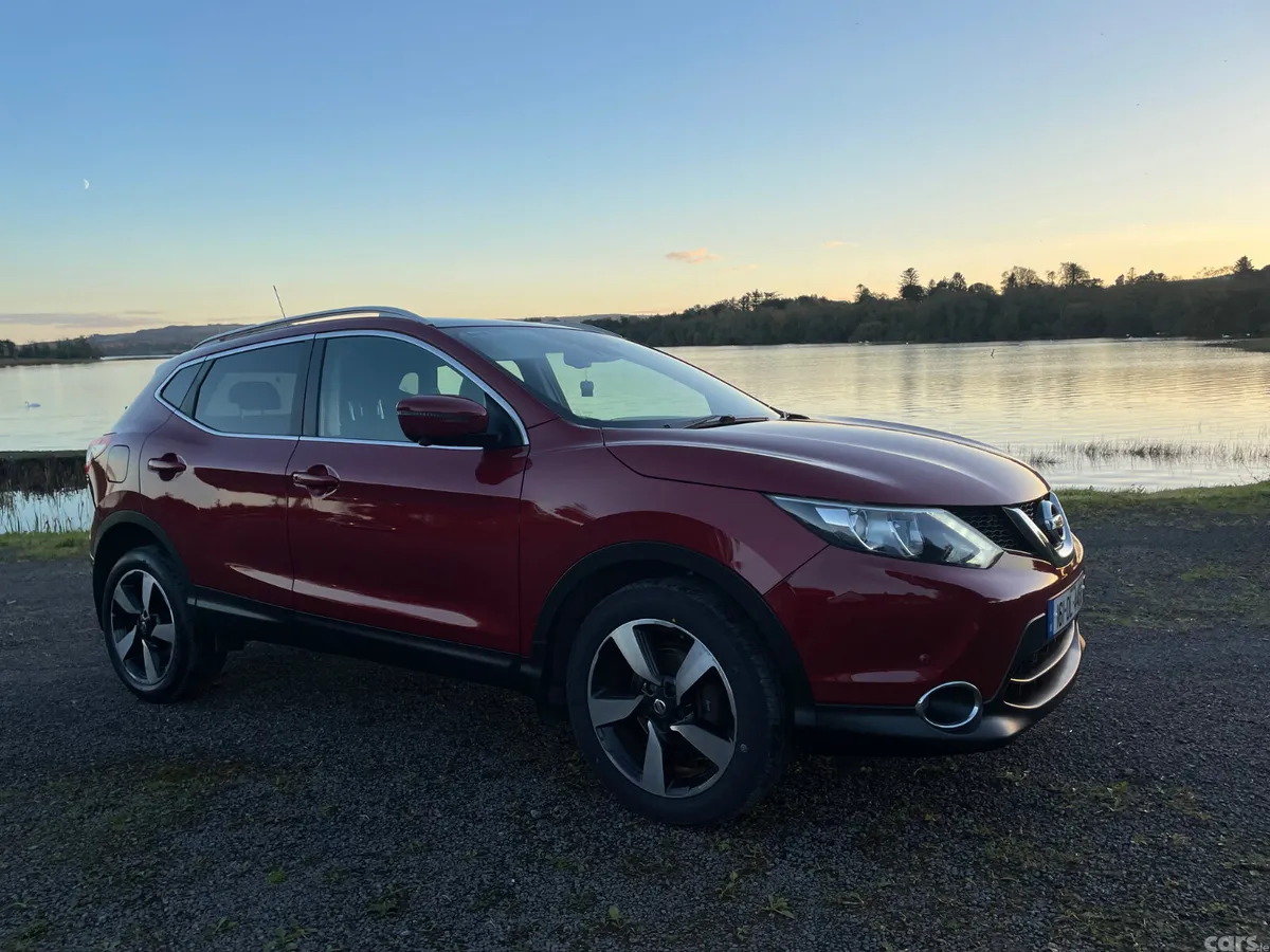 Nissan Qashqai Hatchback, Diesel, 2016, Red