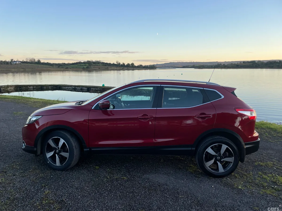 Nissan Qashqai Hatchback, Diesel, 2016, Red
