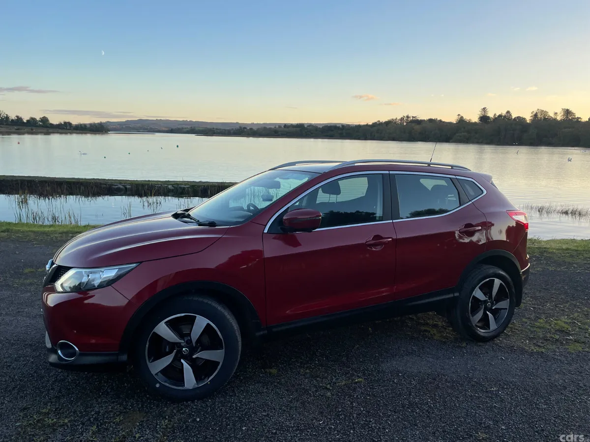 Nissan Qashqai Hatchback, Diesel, 2016, Red