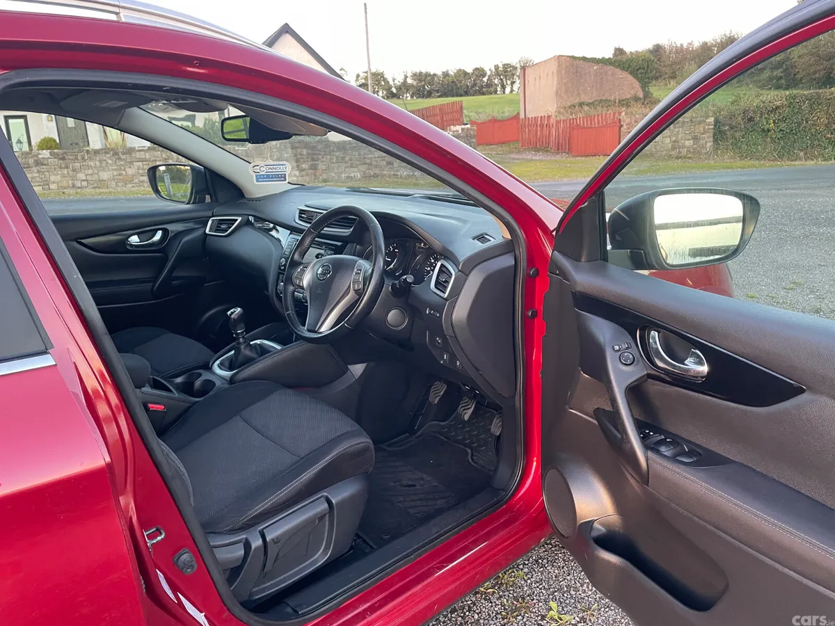 Nissan Qashqai Hatchback, Diesel, 2016, Red