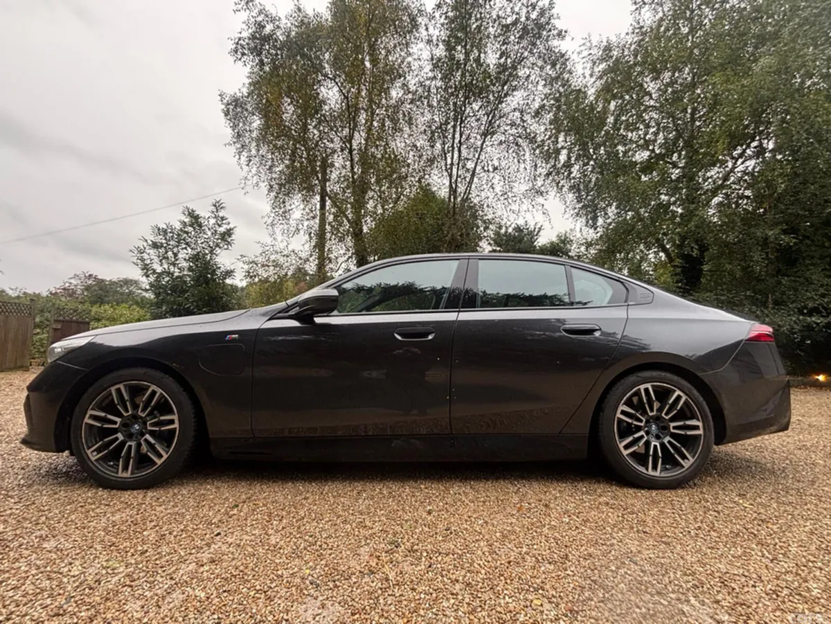 BMW 5-Series Saloon, Petrol Plug-in Hybrid, 2024, Grey