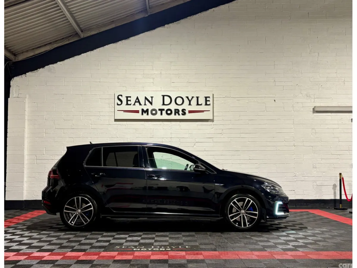 Volkswagen Golf Hatchback, Petrol Plug-in Hybrid, 2018, Black