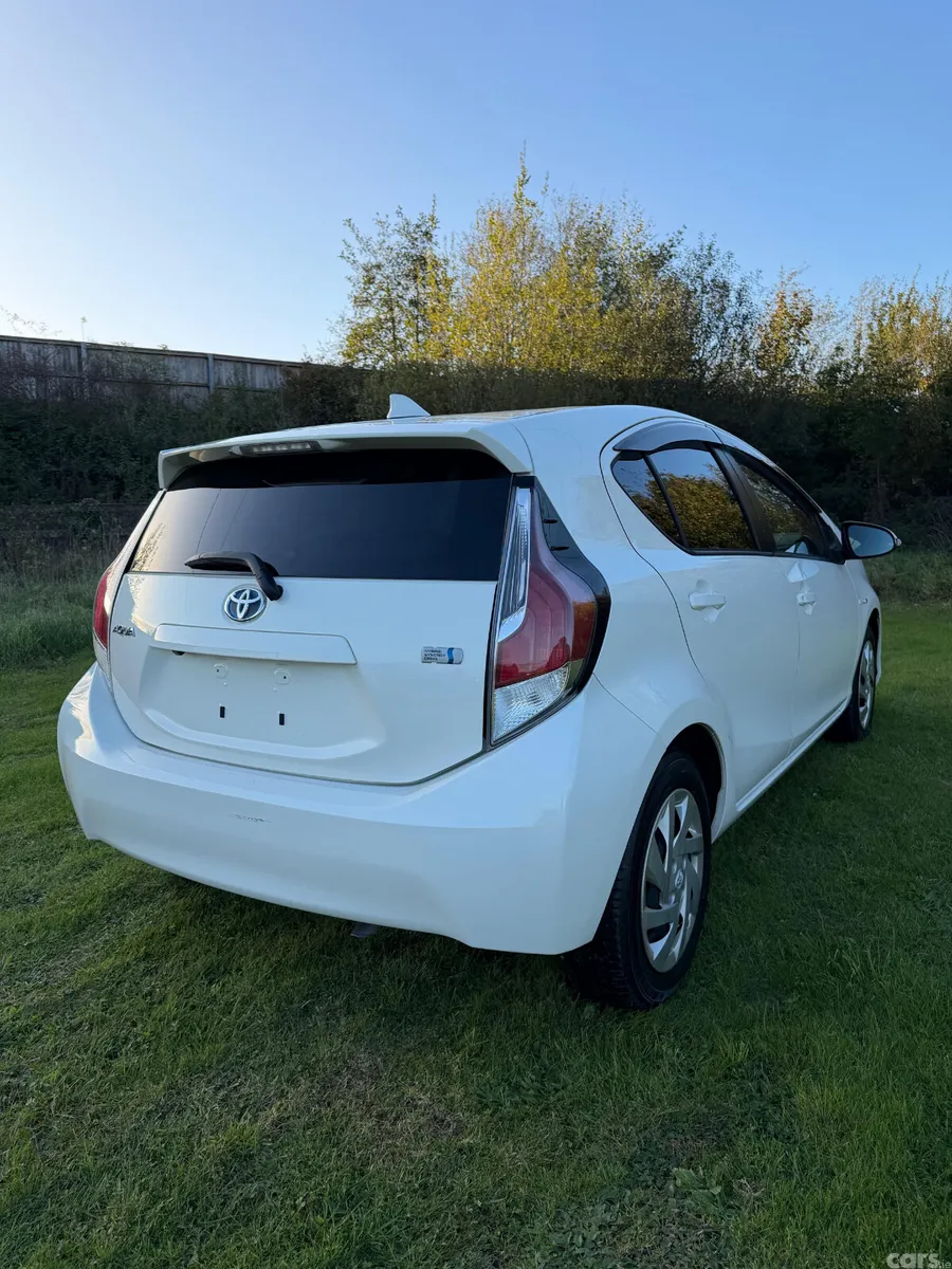 Toyota Aqua Hatchback, Petrol Hybrid, 2015, White