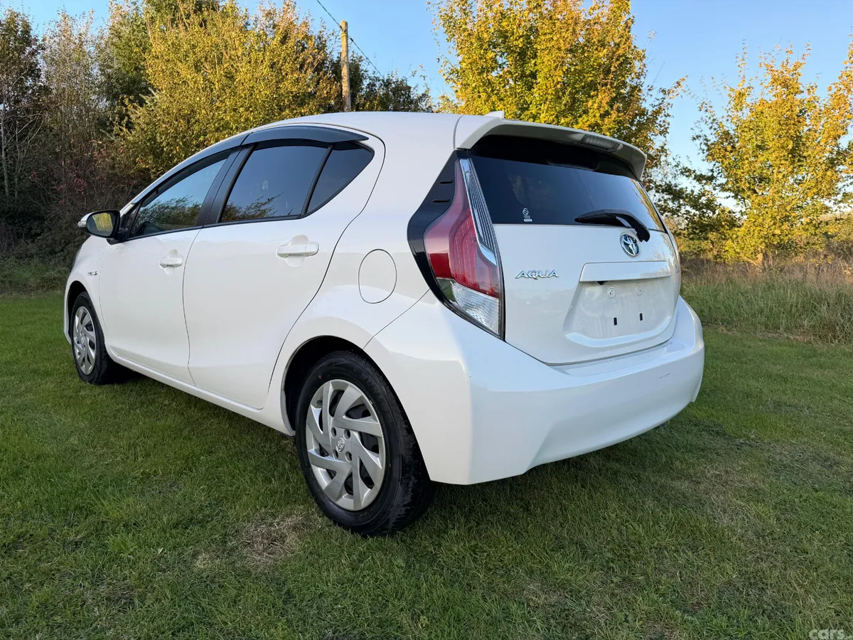 Toyota Aqua Hatchback, Petrol Hybrid, 2015, White