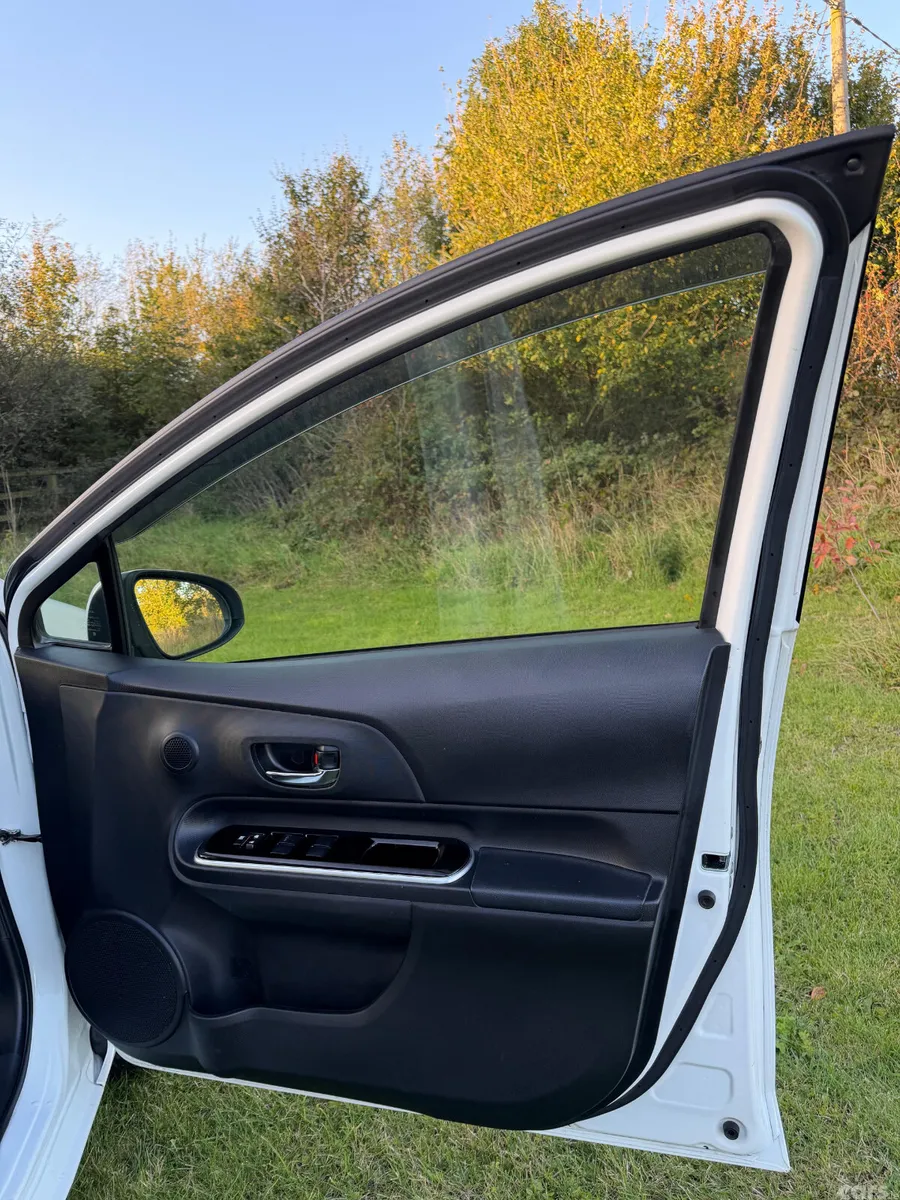 Toyota Aqua Hatchback, Petrol Hybrid, 2015, White