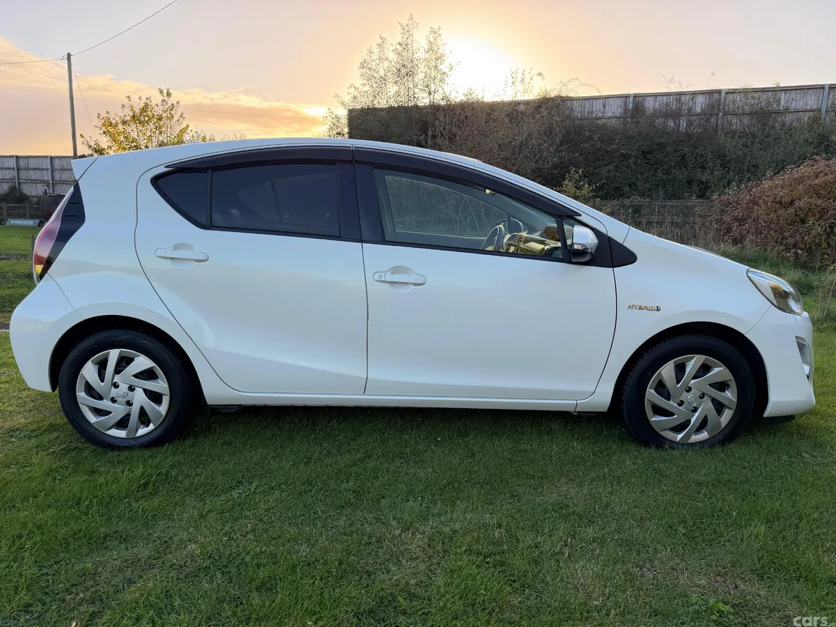 Toyota Aqua Hatchback, Petrol Hybrid, 2015, White