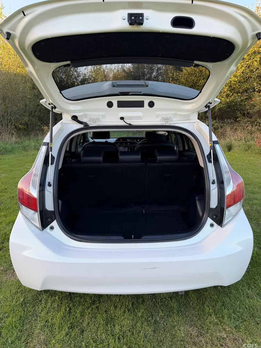Toyota Aqua Hatchback, Petrol Hybrid, 2015, White