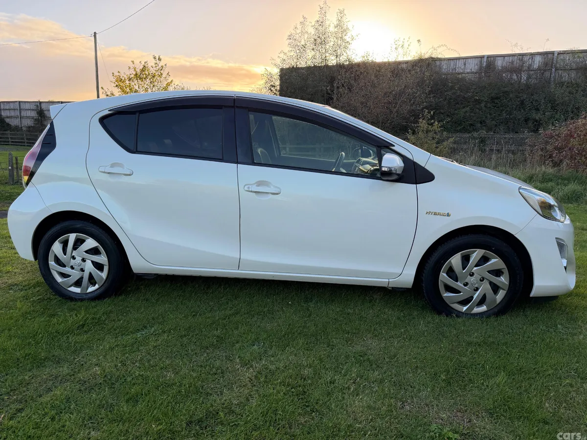 Toyota Aqua Hatchback, Petrol Hybrid, 2015, White