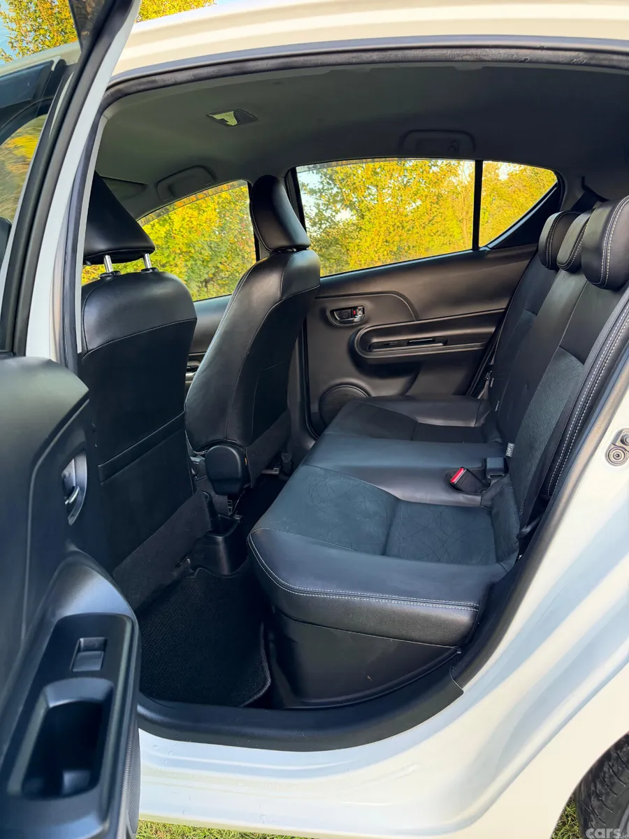 Toyota Aqua Hatchback, Petrol Hybrid, 2015, White