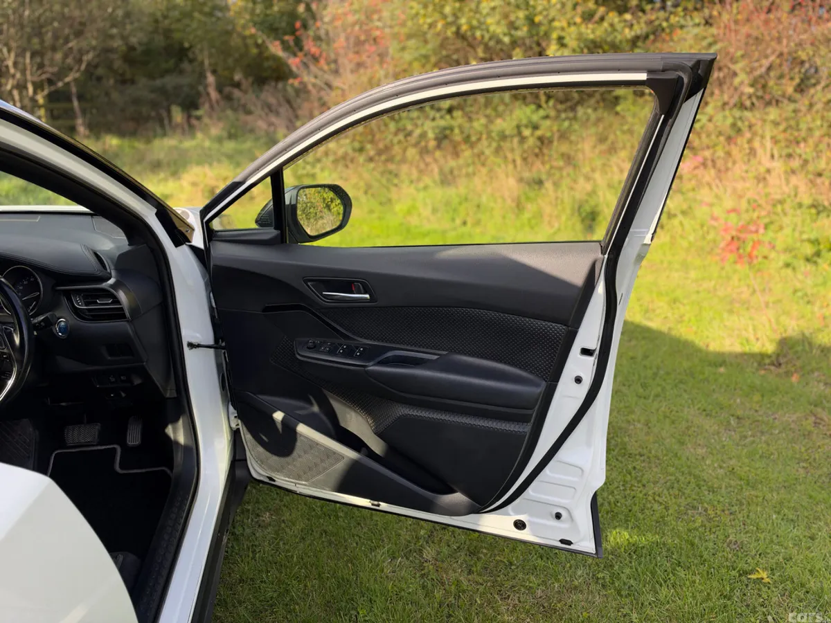 Toyota C-HR SUV, Petrol Hybrid, 2018, White