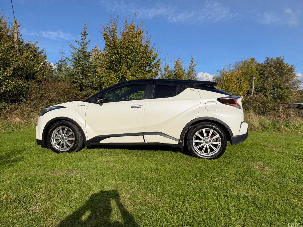 Toyota C-HR SUV, Petrol Hybrid, 2018, White
