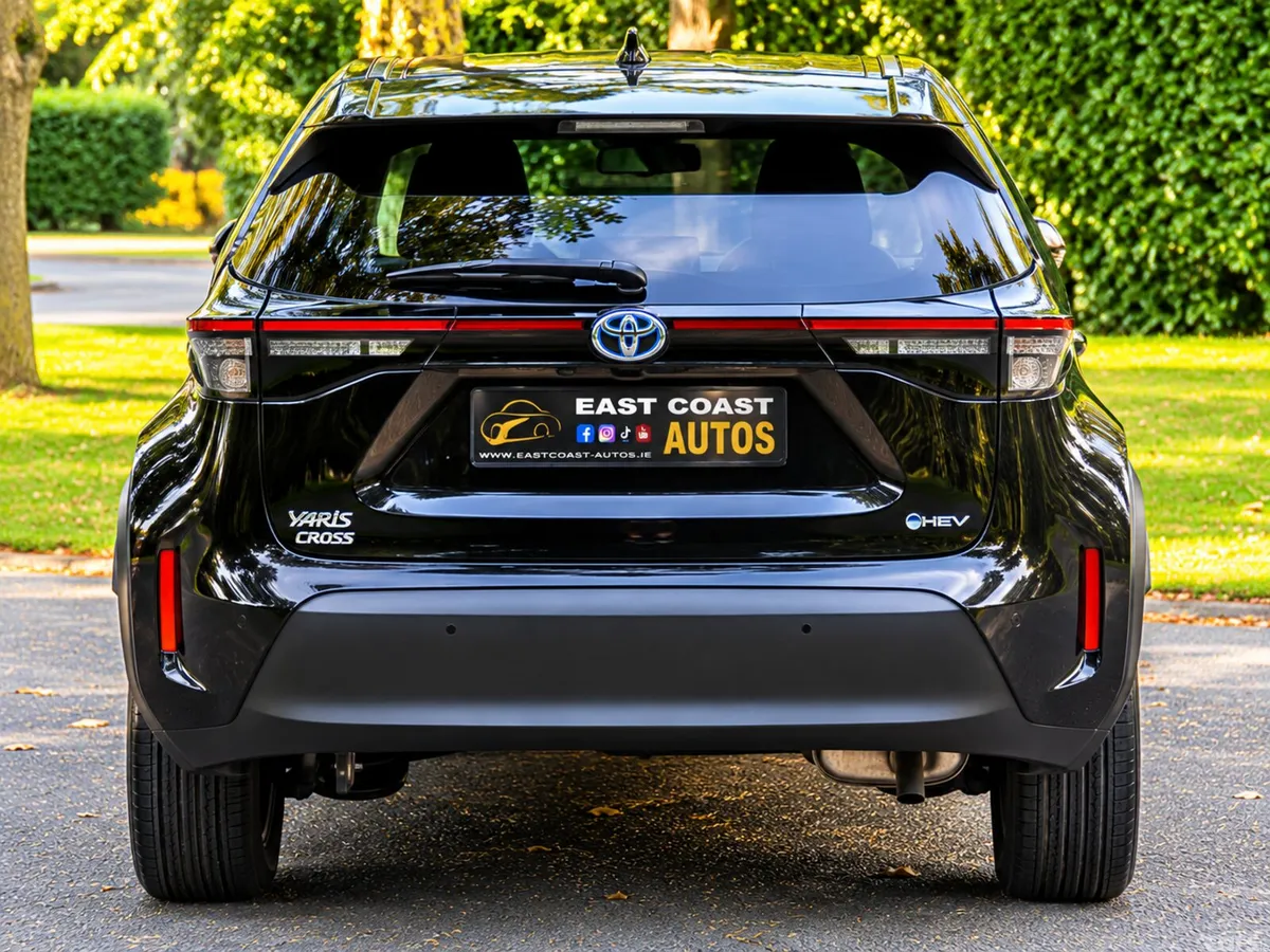 Toyota Yaris Cross Estate, Petrol Hybrid, 2021, Black
