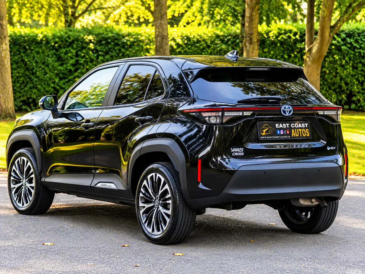 Toyota Yaris Cross Estate, Petrol Hybrid, 2021, Black
