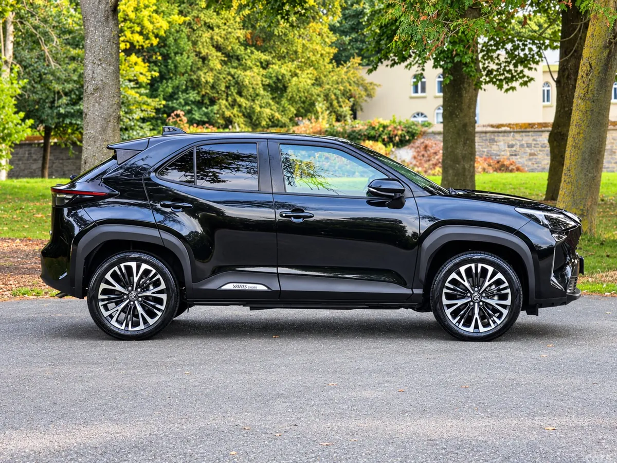Toyota Yaris Cross Estate, Petrol Hybrid, 2021, Black