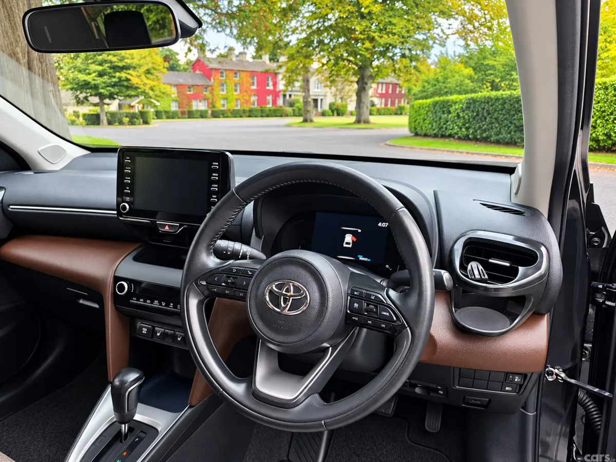 Toyota Yaris Cross Estate, Petrol Hybrid, 2021, Black