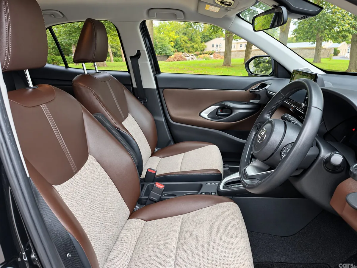 Toyota Yaris Cross Estate, Petrol Hybrid, 2021, Black